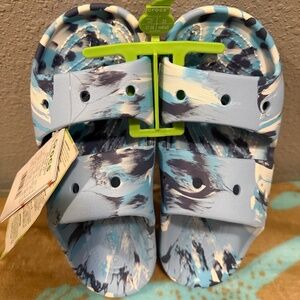 CROCS CLASSIC MARBLED SANDALS~women’s 7~men’s 5~NEW with tags in packaging